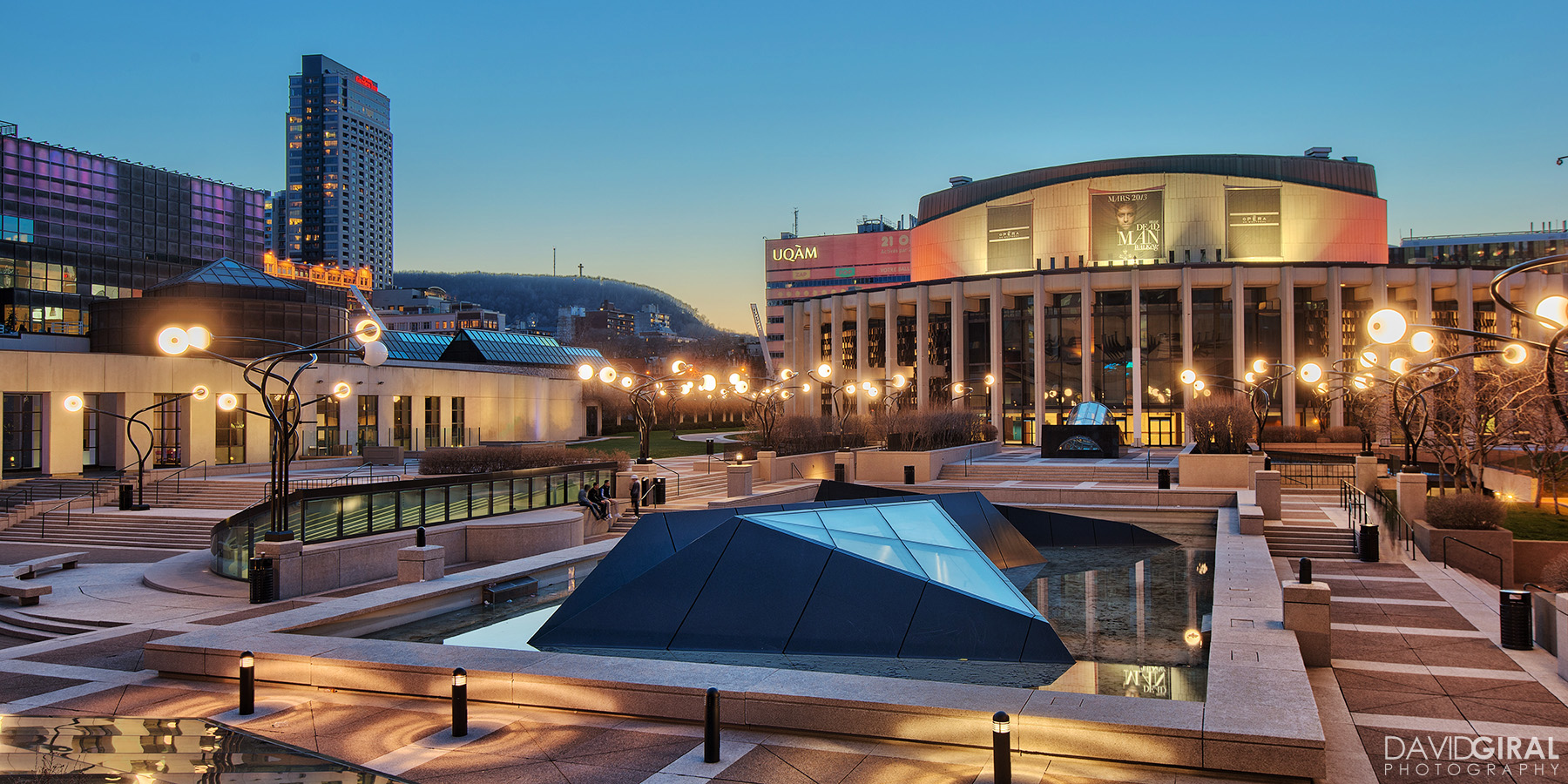 Place des Arts, complexo que inclui o Museu de Arte Contemporânea e vários teatros que são palco para shows, balés recitais, óperas...