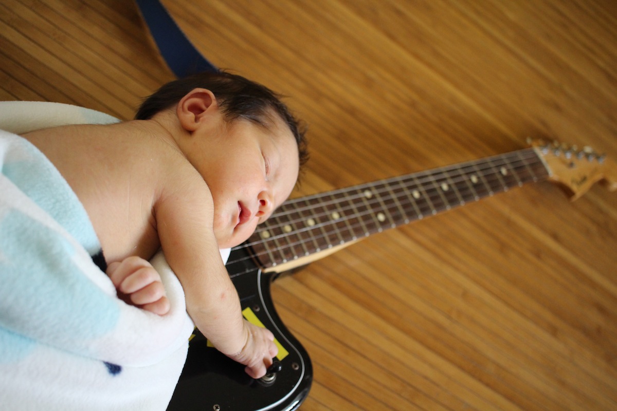 newborn-guitarra 02